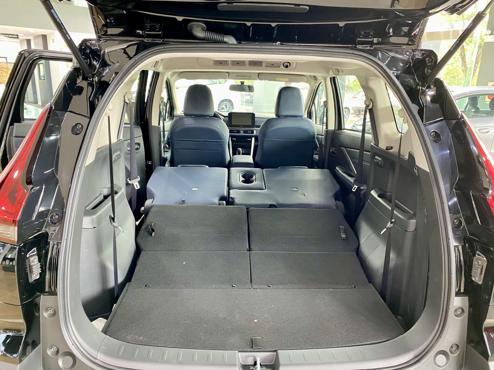 Hàng ghế 2 và 3 gập phẳng 