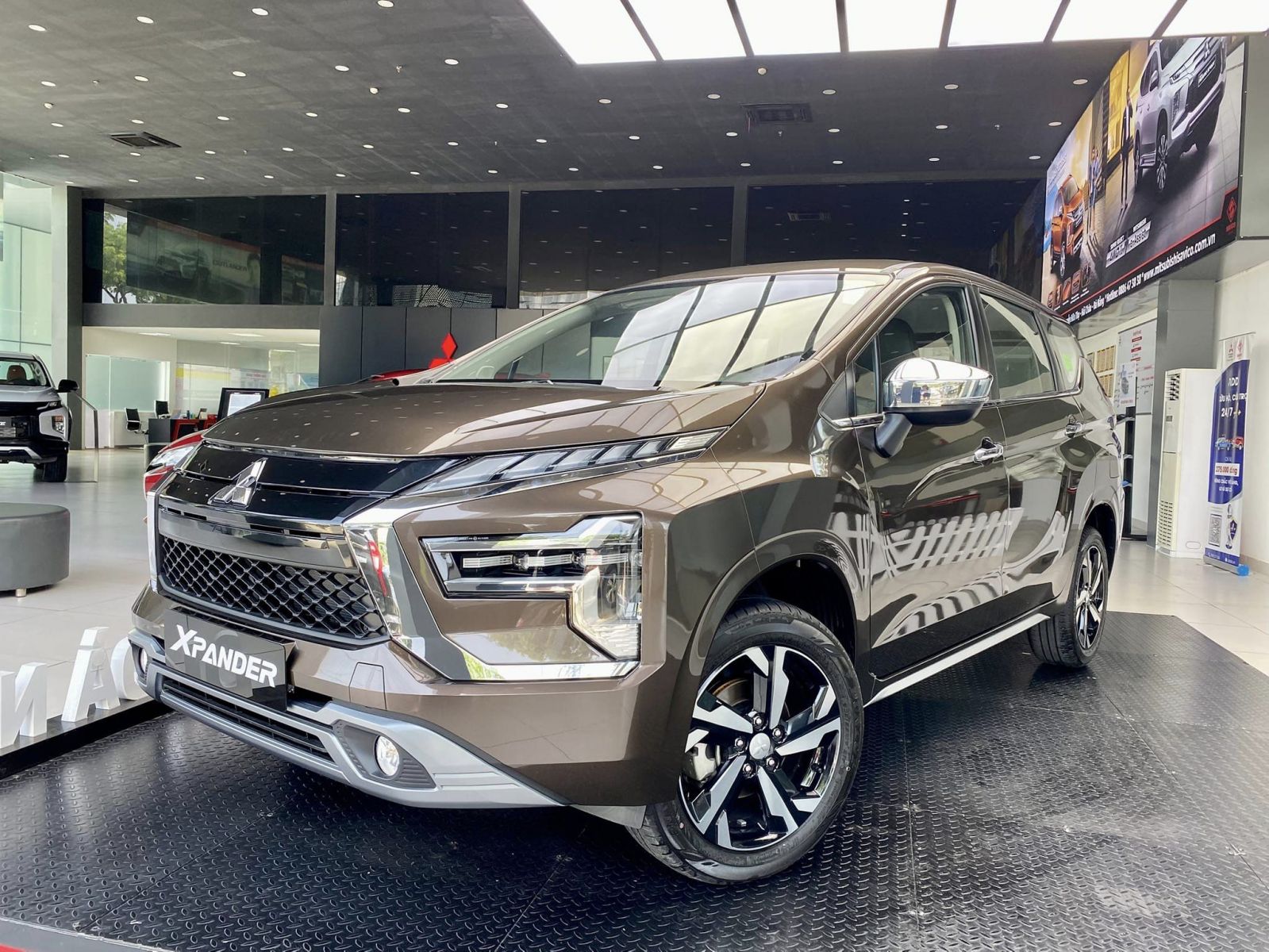 New Xpander màu nâu